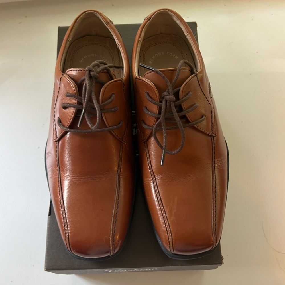 Boys dress shoes worn once! Florsheim Reveal Bike OX cognac boys size 1.5